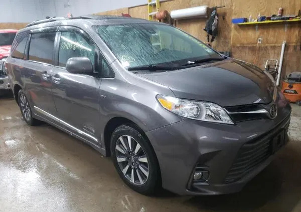 toyota sienna Toyota Sienna cena 59900 przebieg: 45000, rok produkcji 2018 z Witnica